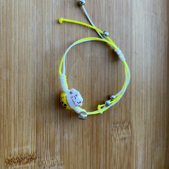 Yellow and White Lucky Cat Maneki Neko Charm Bracelet - Picture 9 of 9